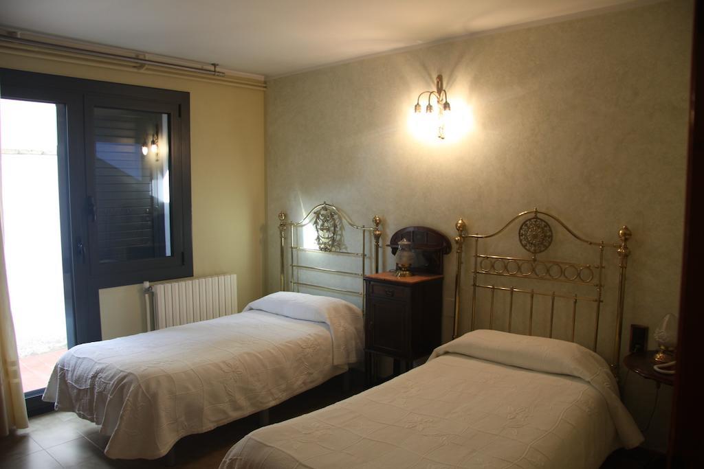 Hotel Fonda Sala Olost Pokoj fotografie